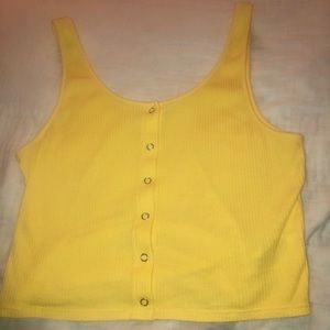 yellow cropped tank top with clasp front 💛☀️